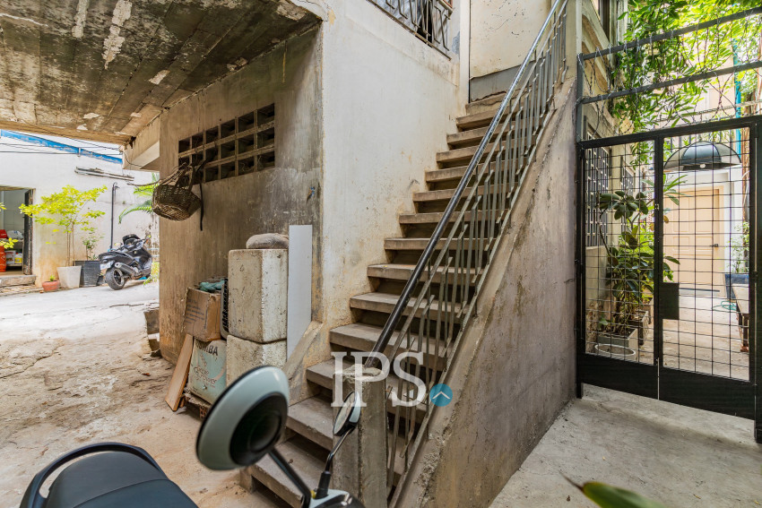 3 Bedroom Townhouse For Rent - Chaktomuk, Phnom Penh
