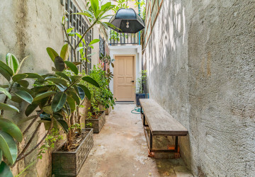 3 Bedroom Townhouse For Rent - Chaktomuk, Phnom Penh thumbnail
