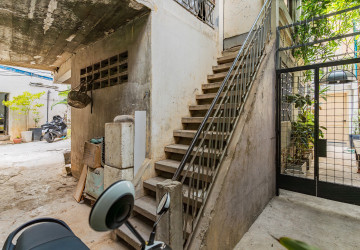 3 Bedroom Townhouse For Rent - Chaktomuk, Phnom Penh thumbnail