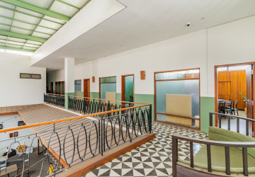 800 Sqm Retail Space For Rent - Teuk Thla, Phnom Penh thumbnail