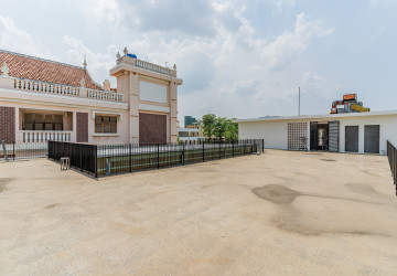 800 Sqm Retail Space For Rent - Teuk Thla, Phnom Penh thumbnail