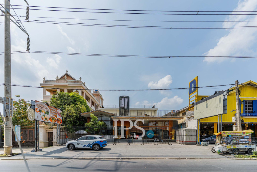 800 Sqm Retail Space For Rent - Teuk Thla, Phnom Penh