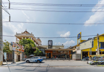 800 Sqm Retail Space For Rent - Teuk Thla, Phnom Penh thumbnail