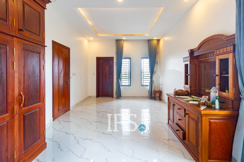 4 Bedroom House For Sale - Slor Kram, Siem Reap