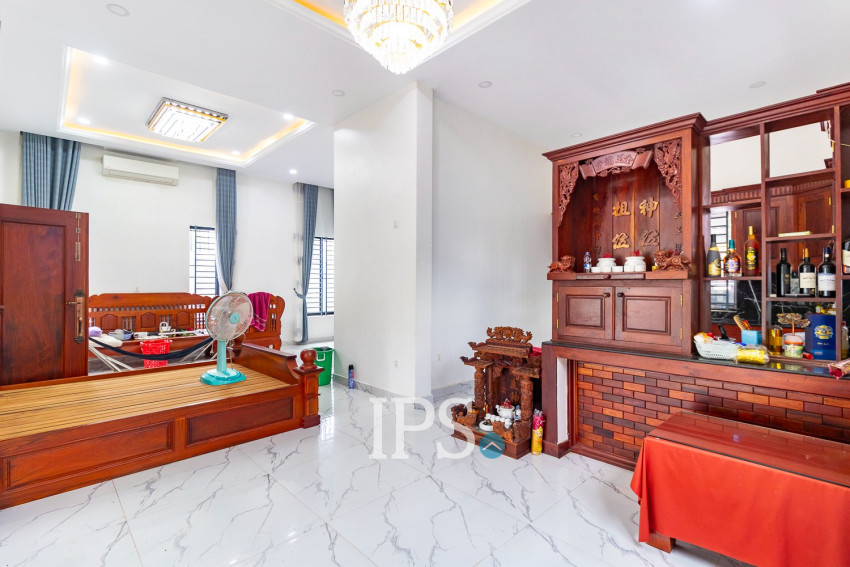 4 Bedroom House For Sale - Slor Kram, Siem Reap