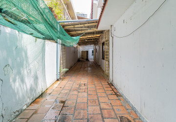 11 Bedroom Commercial Villa For Rent - BKK1, Phnom Penh thumbnail