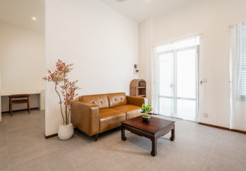 Renovated 3 Bedroom Apartment For Rent - Chakto Mukh, Phnom Penh thumbnail
