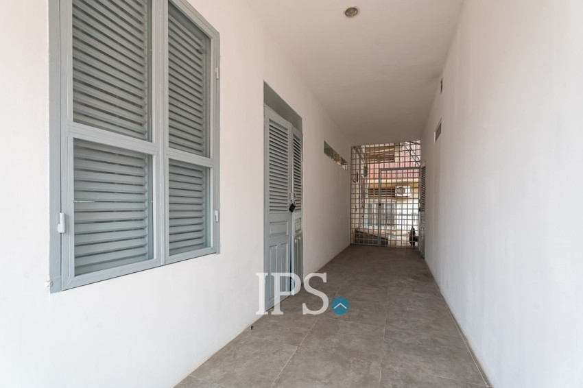 Renovated 3 Bedroom Apartment For Rent - Chakto Mukh, Phnom Penh