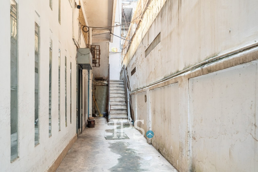 Renovated 3 Bedroom Apartment For Rent - Chakto Mukh, Phnom Penh
