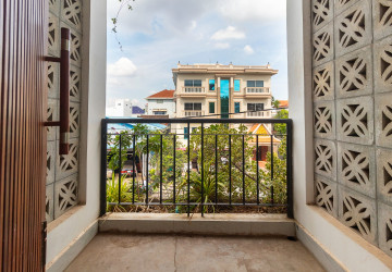 2 Bedroom Commercial Shophouse For Rent - Slor Kram, Siem Reap thumbnail