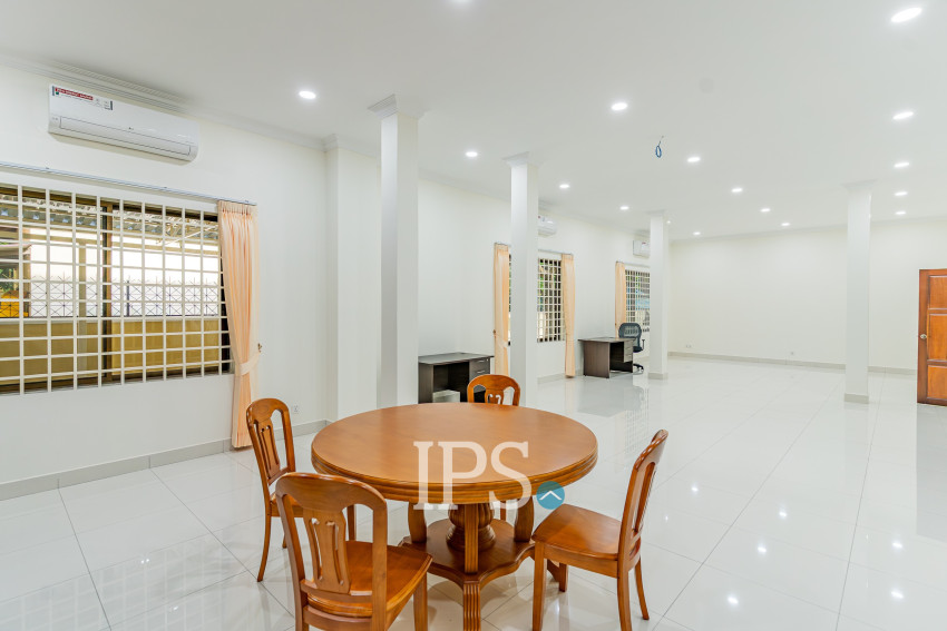 3 Bedroom Villa For Rent - Boeung Kak 2, Phnom Penh