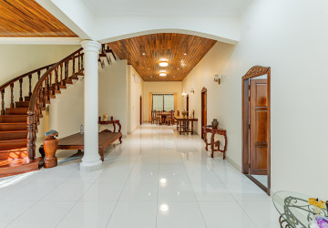 3 Bedroom Villa For Rent - Boeung Kak 2, Phnom Penh thumbnail