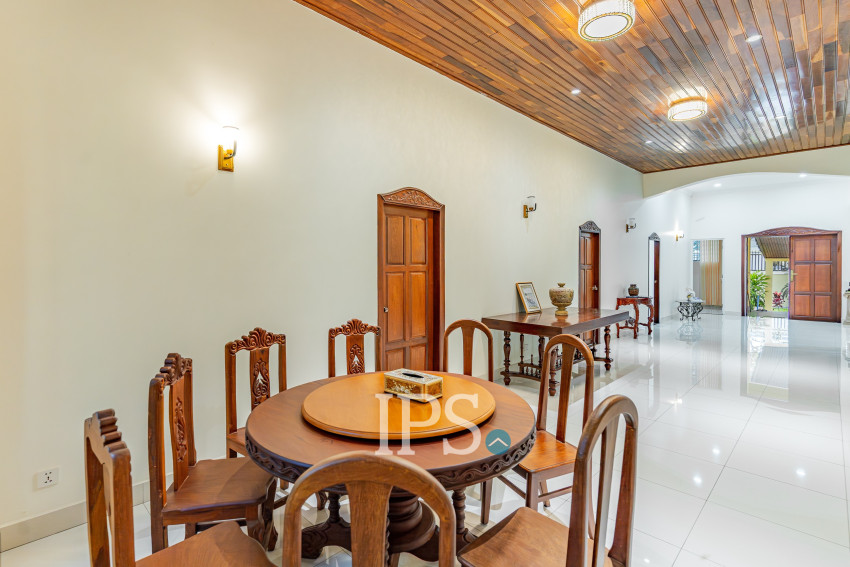 3 Bedroom Villa For Rent - Boeung Kak 2, Phnom Penh