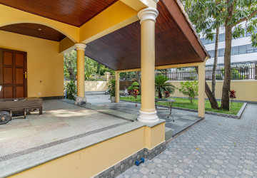 3 Bedroom Villa For Rent - Boeung Kak 2, Phnom Penh thumbnail