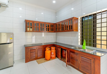 3 Bedroom Villa For Rent - Boeung Kak 2, Phnom Penh thumbnail