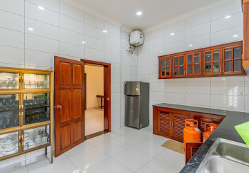 3 Bedroom Villa For Rent - Boeung Kak 2, Phnom Penh thumbnail