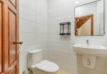 3 Bedroom Villa For Rent - Boeung Kak 2, Phnom Penh thumbnail
