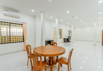 3 Bedroom Villa For Rent - Boeung Kak 2, Phnom Penh thumbnail