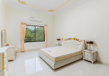 3 Bedroom Villa For Rent - Boeung Kak 2, Phnom Penh thumbnail