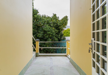 3 Bedroom Villa For Rent - Boeung Kak 2, Phnom Penh thumbnail