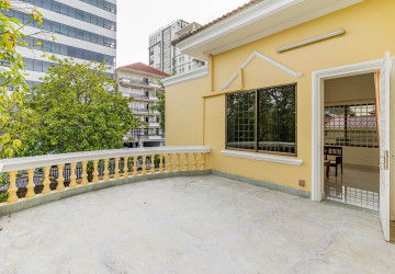 3 Bedroom Villa For Rent - Boeung Kak 2, Phnom Penh thumbnail