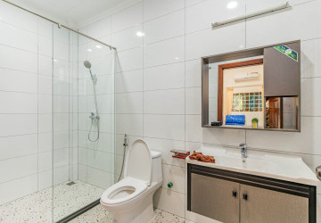 3 Bedroom Villa For Rent - Boeung Kak 2, Phnom Penh thumbnail