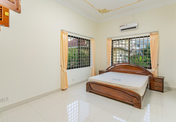 3 Bedroom Villa For Rent - Boeung Kak 2, Phnom Penh thumbnail