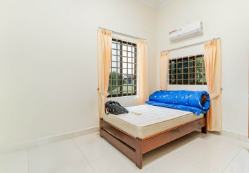 3 Bedroom Villa For Rent - Boeung Kak 2, Phnom Penh thumbnail