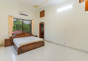 3 Bedroom Villa For Rent - Boeung Kak 2, Phnom Penh thumbnail
