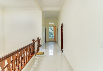 3 Bedroom Villa For Rent - Boeung Kak 2, Phnom Penh thumbnail