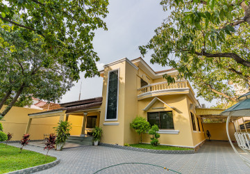 3 Bedroom Villa For Rent - Boeung Kak 2, Phnom Penh thumbnail