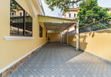 3 Bedroom Villa For Rent - Boeung Kak 2, Phnom Penh thumbnail