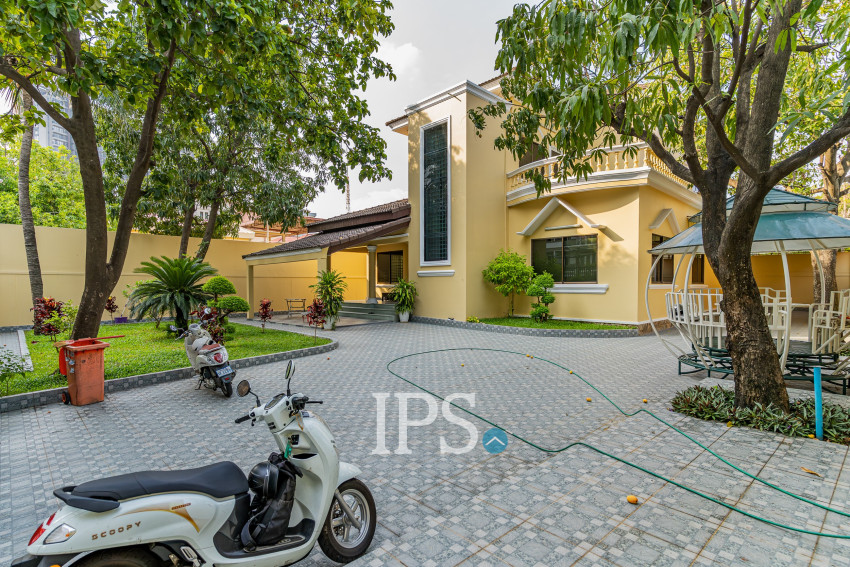 3 Bedroom Villa For Rent - Boeung Kak 2, Phnom Penh