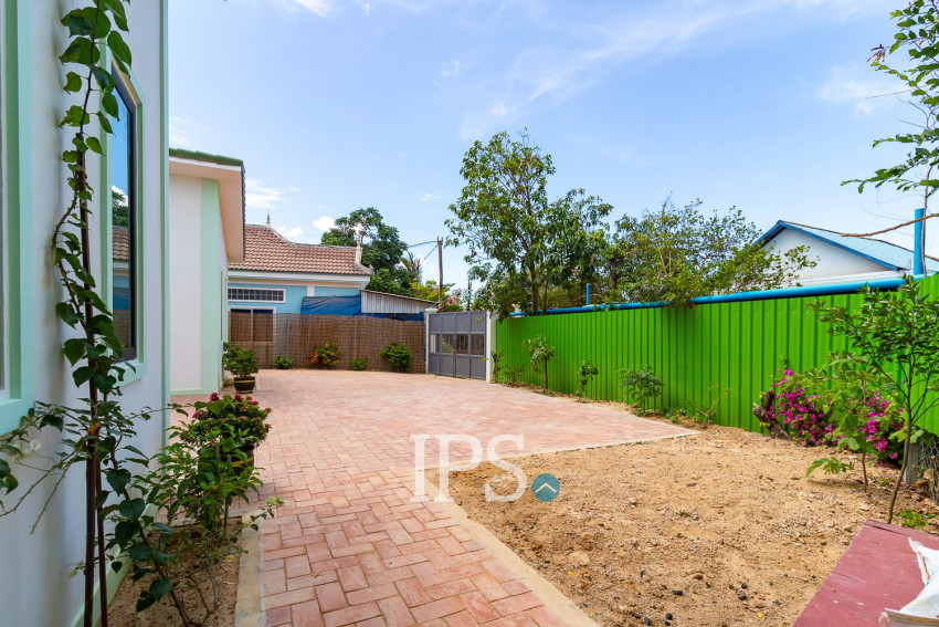 4 Bedroom House For Sale - Svay Dangkum, Siem Reap