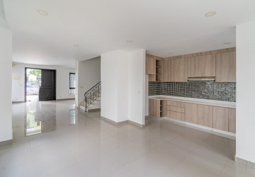 4 Bedroom Twin Villa For Rent - Chip Mong Landmark 60M, Phnom Penh thumbnail