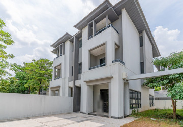4 Bedroom Twin Villa For Rent - Chip Mong Landmark 60M, Phnom Penh thumbnail