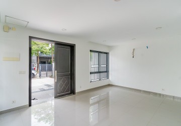 4 Bedroom Twin Villa For Sale - Chip Mong Landmark 60M, Phnom Penh thumbnail