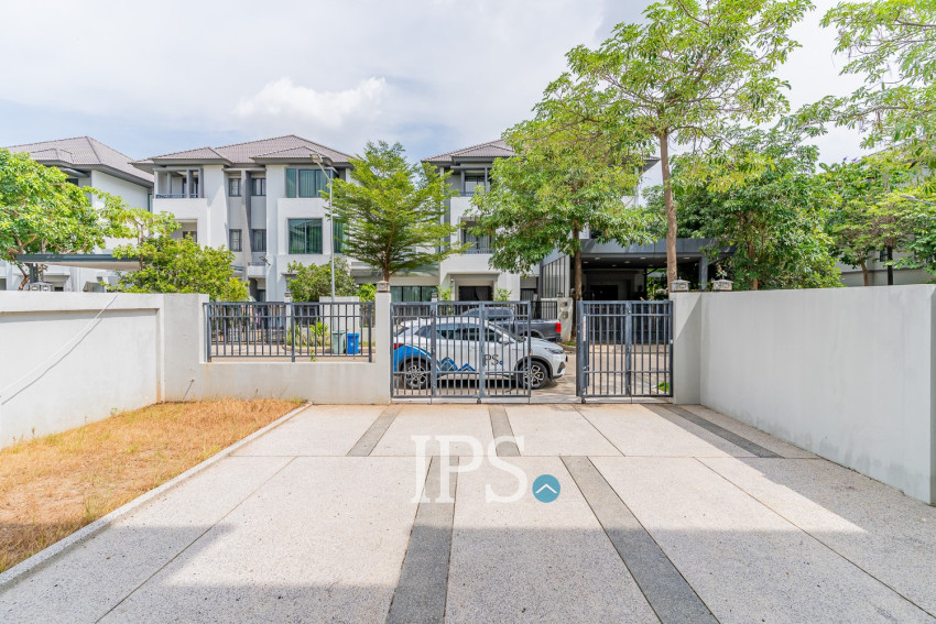 4 Bedroom Twin Villa For Sale - Chip Mong Landmark 60M, Phnom Penh