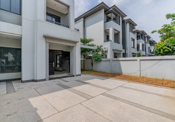 4 Bedroom Twin Villa For Sale - Chip Mong Landmark 60M, Phnom Penh thumbnail