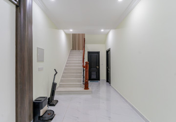 4 Bedroom Villa For Rent - Sambuor Meas, Mukh Kampul, Kandal Province thumbnail