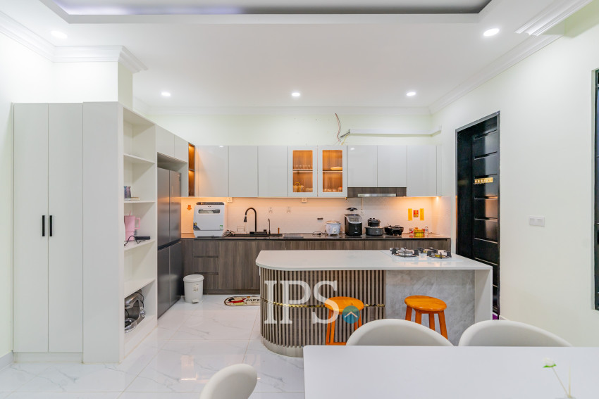 4 Bedroom Villa For Rent - Sambuor Meas, Mukh Kampul, Kandal Province