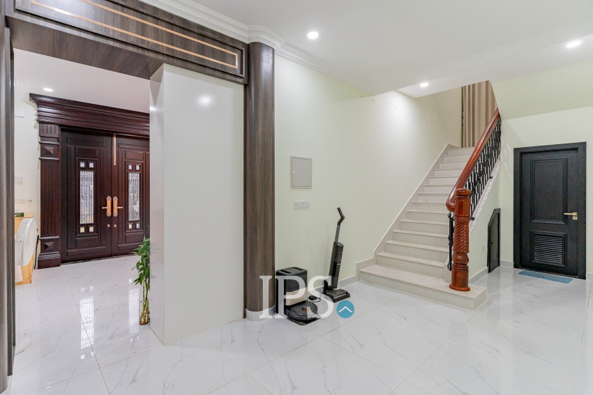 4 Bedroom Villa For Rent - Sambuor Meas, Mukh Kampul, Kandal Province
