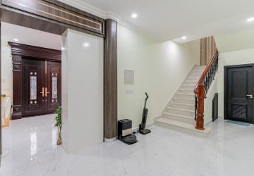 4 Bedroom Villa For Rent - Sambuor Meas, Mukh Kampul, Kandal Province thumbnail