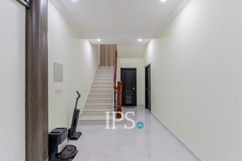 4 Bedroom Villa For Rent - Sambuor Meas, Mukh Kampul, Kandal Province