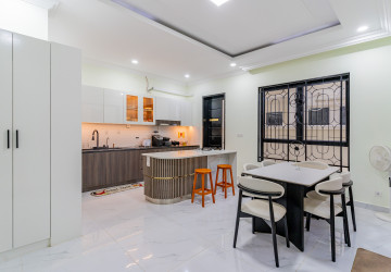 4 Bedroom Villa For Rent - Sambuor Meas, Mukh Kampul, Kandal Province thumbnail