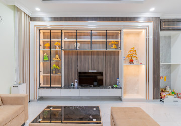 4 Bedroom Villa For Rent - Sambuor Meas, Mukh Kampul, Kandal Province thumbnail