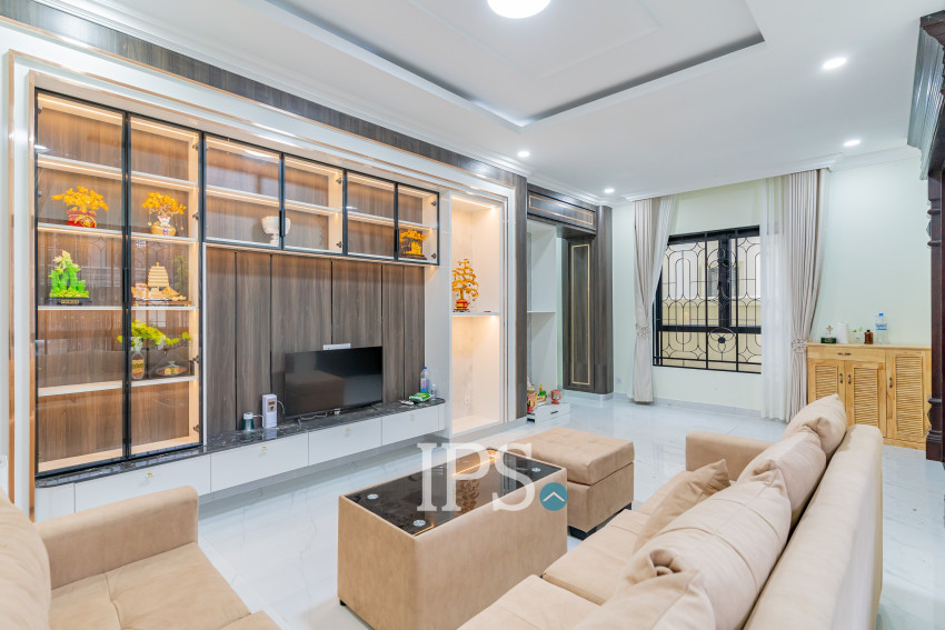 4 Bedroom Villa For Rent - Sambuor Meas, Mukh Kampul, Kandal Province