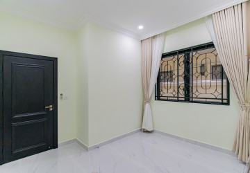 4 Bedroom Villa For Rent - Sambuor Meas, Mukh Kampul, Kandal Province thumbnail