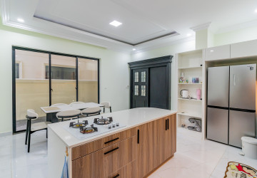 4 Bedroom Villa For Rent - Sambuor Meas, Mukh Kampul, Kandal Province thumbnail