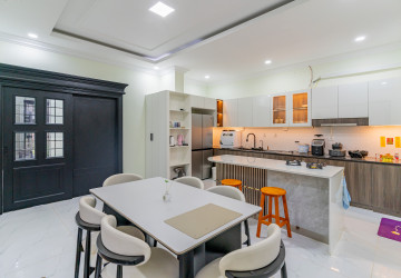 4 Bedroom Villa For Rent - Sambuor Meas, Mukh Kampul, Kandal Province thumbnail